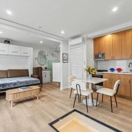 Surfers Ocean Side Nest just steps to the Beach H