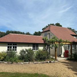 Nightjar Cottage, Dog Friendly - Fully Air Conditioned - Private Forest