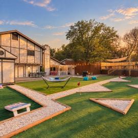 Pool, Game Room & Mini Golf near Six Flags, Hotel in San Antonio
