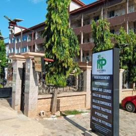 New town palace hotel, hotel i Garoua