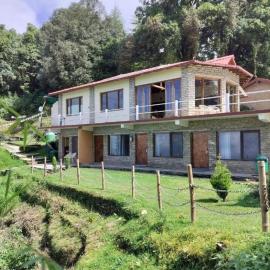 Simba Jungle Lodge -Solar Run Property, Binsar Wildlife Sanctuary, hotelli kohteessa Binsar