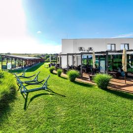 Hotel Golf Jezera – hotel w mieście Ostrožská Nová Ves