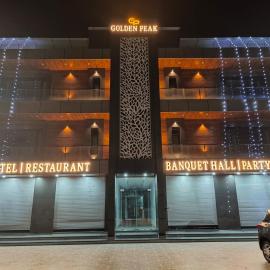 Hotel Golden Peak, hotel di Tanakpur