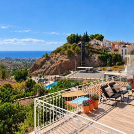 Luxury 5-Bedroom Apt, Private Sea View Terrace