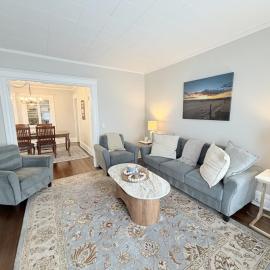 West Hartford Center: Cozy New England Apartment