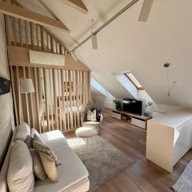 Old Town Apartment with FREE Parking