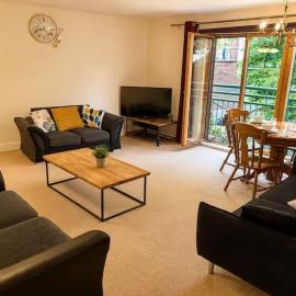 Entire 2 Bed - 6 Guest Apartment Close to Wembley with Free Parking & Fast Access to Central London