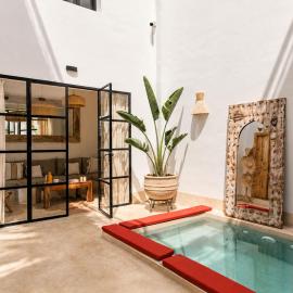 Private riad with swimming pool and breakfast included
