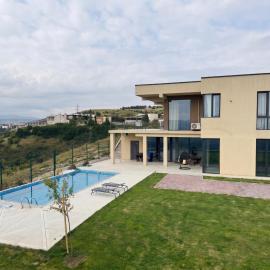 Villa with Pool, City Views & Ping Pong 4 BR