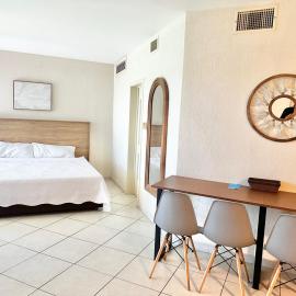 Remodelado Condo en la Playa - Posada Condominios، فندق في سان كارلوس