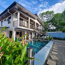 AJ Suites - Modern Beach Apartments with Pool and Full Kitchen