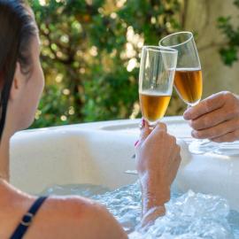 Gîte Nature Jacuzzi Piscine 8P Les Cottages duTarn, hotel a Peyrole