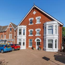 3 Bed Apt - Near to Osbourne House and Red Funnel