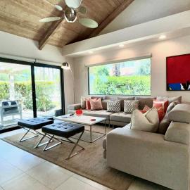 Courtside Contemporary Updated Condo with Style & West-Facing Vista – managed by Greenday