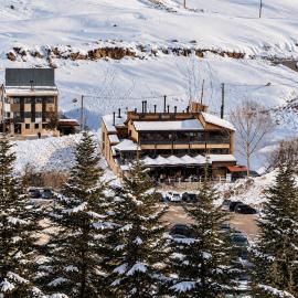 Jonction Mzaar Chalets, hotel u gradu Kfardebian
