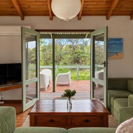 Nature's Embrace The Blue Wren Cabin โรงแรมในIsland Beach