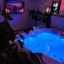 SPAYA JACUZZI centrum apartment - with home cinema & private parking