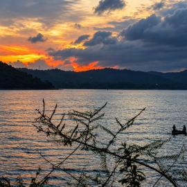 Teldeniya에 위치한 호텔 Elee Villa - Waterfront Retreat with Victoria Reservoir & Mountain Views