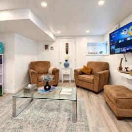 Silverado Suite Modern Quiet 2BR Queen's Downtown