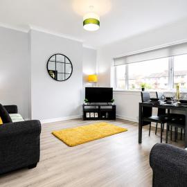 (Free Parking-Sleeps 6-3 Bedrooms-Glasgow Airpor