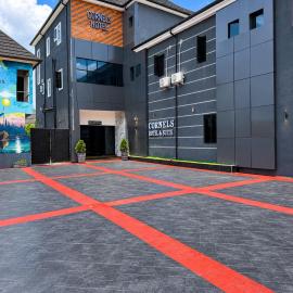 Cornels Hotel, hotel en Warri