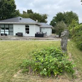 Charming holiday home 300 m from the beach, hotel v destinácii Strøby Egede