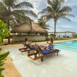 Dolphin Beach Resort - Dolphins, Kitesurfing & Wildlife