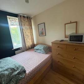 Private Lovely double bedroom, hotel in High Wycombe