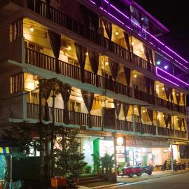 Hotel Padma Morjim, hotel di Chopdem