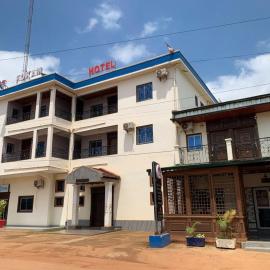 Fokam Hôtel, хотел в Nkongoa