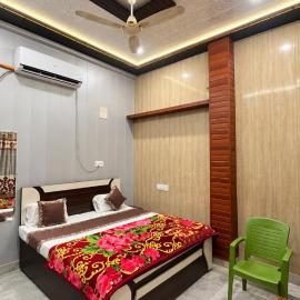 Hotel MAA VAISHNAV PALACE 800 Meter from Rammandir Ayodhya, hotel en Ayodhya