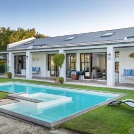 Sixteen Guesthouse on Main