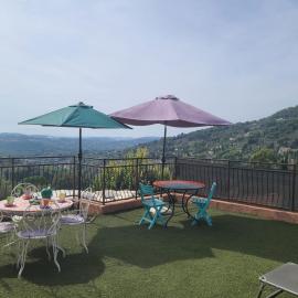 de 1 à 6 avec terrasse solarium, vue panoramique et parking gratuit