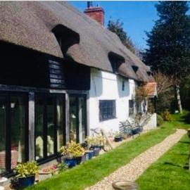 Meadow Thatch B and B โรงแรมในMidgham