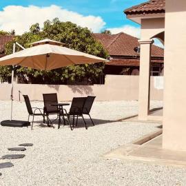 Cozy Lunas Stay, hotelli kohteessa Lunas