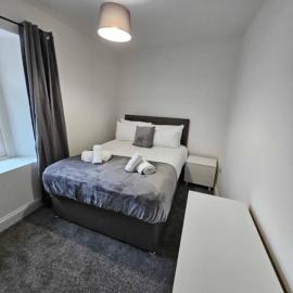 Central Neath - Kitchen - Smart TV - Work Stay