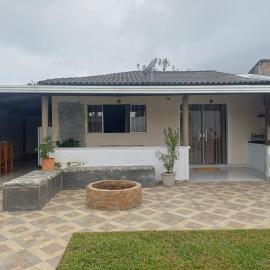 Espaço Privativo com Churrasqueira e Garagem - Frente - Cananéia