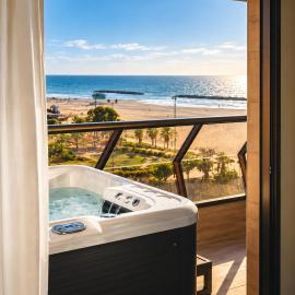 Sea Suites -סוויטה מהממת עם ג'קוזי ונוף לים והטיילת באשקלון, Hotel in Aschkelon