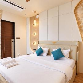 Tressa Restaurant and Suites, hotel a Chinchwad