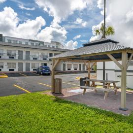 Quality Inn & Suites Orlando East - UCF Area