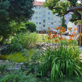 Idyllic Prestige Garden Apartment, hotel ve uŠtýrském Hradci