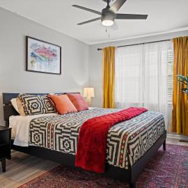 The Westwood - Charming Duplex Walkable to Plaza