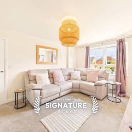 Forge Green | Spacious Home | Parking | Sleeps 8