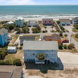 1 house from beach access, Oceanview, sleeps 10 & dog friendly
