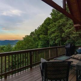 Dreamy Mountain Getaway~Hot Tub~Old Oak Lodge