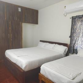 Sri Vaibhav HomeStay , Behind Srinivasam TTD Ticket Counter, Opp BusStand, hotell i Tirupati