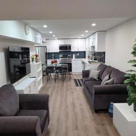 Modern 3Bed room Suite Private Entrance Ajax, hotel em Ajax