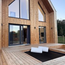 Viesnīca Mr Bears cottage pilsētā Deļņice