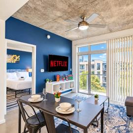 Lovely 1BD - Central Downtown - Gym, Pool, Parking