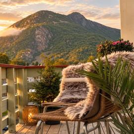 Ferie i trappeparadiset ved Rørsethornet i Midsund, hotell i Midsund